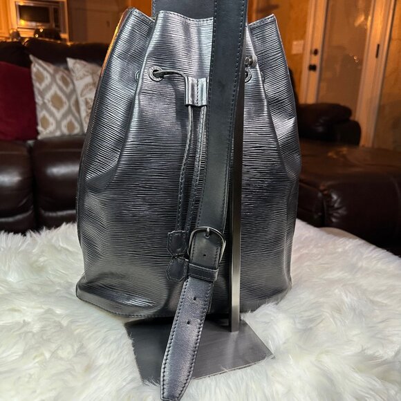 Authentic Louis Vuitton Epi Leather Sac A Dos Sling Backpack - Picture 4 of 16